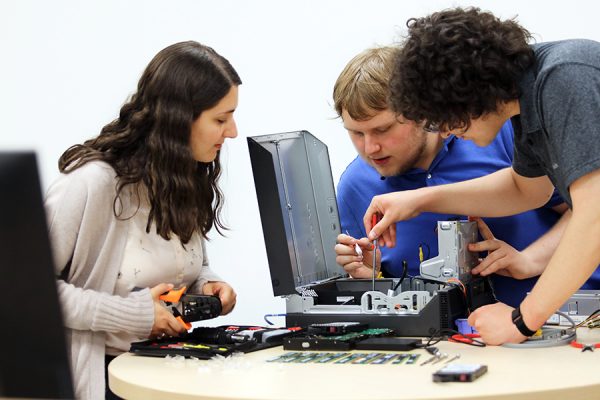 Technicians with in-depth technical knowledge for PC repairs