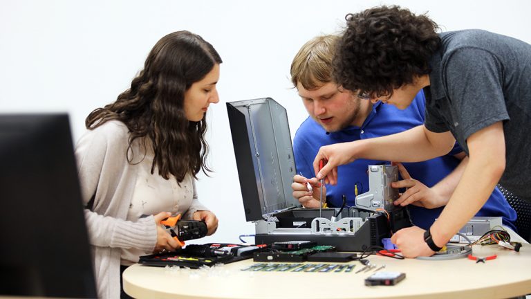 Technicians with in-depth technical knowledge for PC repairs