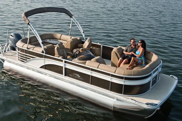 A few tips on how to drive a pontoon boat