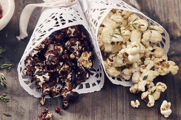 You can make these 11 healthy snacks with your kids.